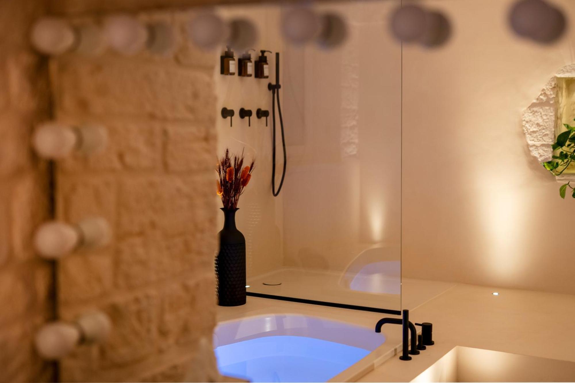 Ferienwohnung Naiira Luxury Trullo - Jacuzzi And Patio Alberobello Exterior foto