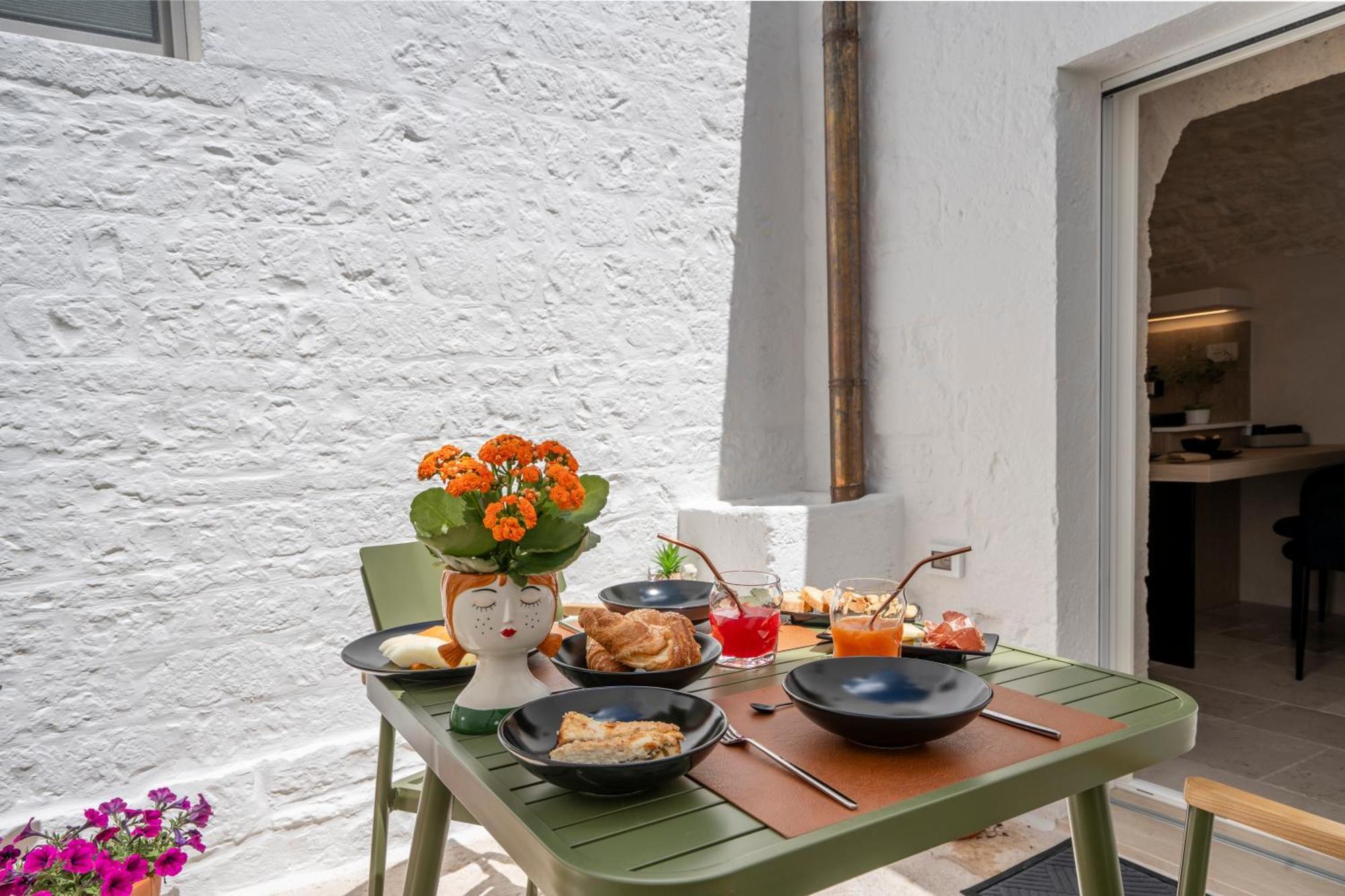 Ferienwohnung Naiira Luxury Trullo - Jacuzzi And Patio Alberobello Exterior foto